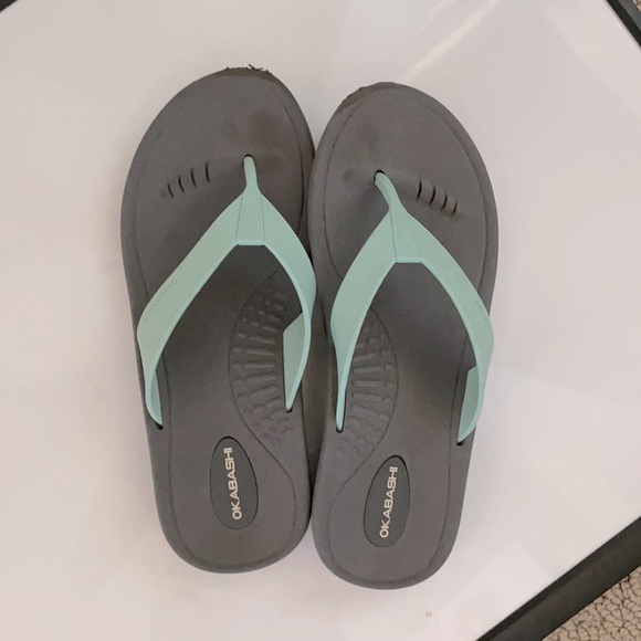 Shoes - Super grip flipflops